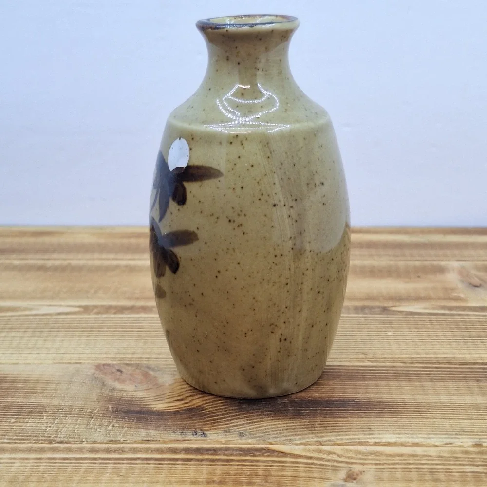 vintage Highland Stoneware pottery bud vase, Ft hand-painted White floral decor‎